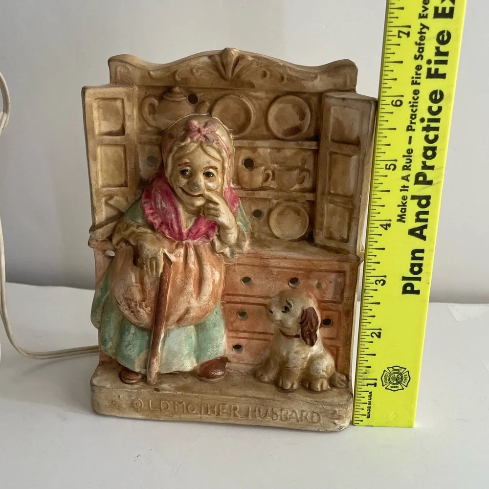 Vintage Old Mother Hubbard Cupboard Dog Ceramic Lamp Night Light Made in USA